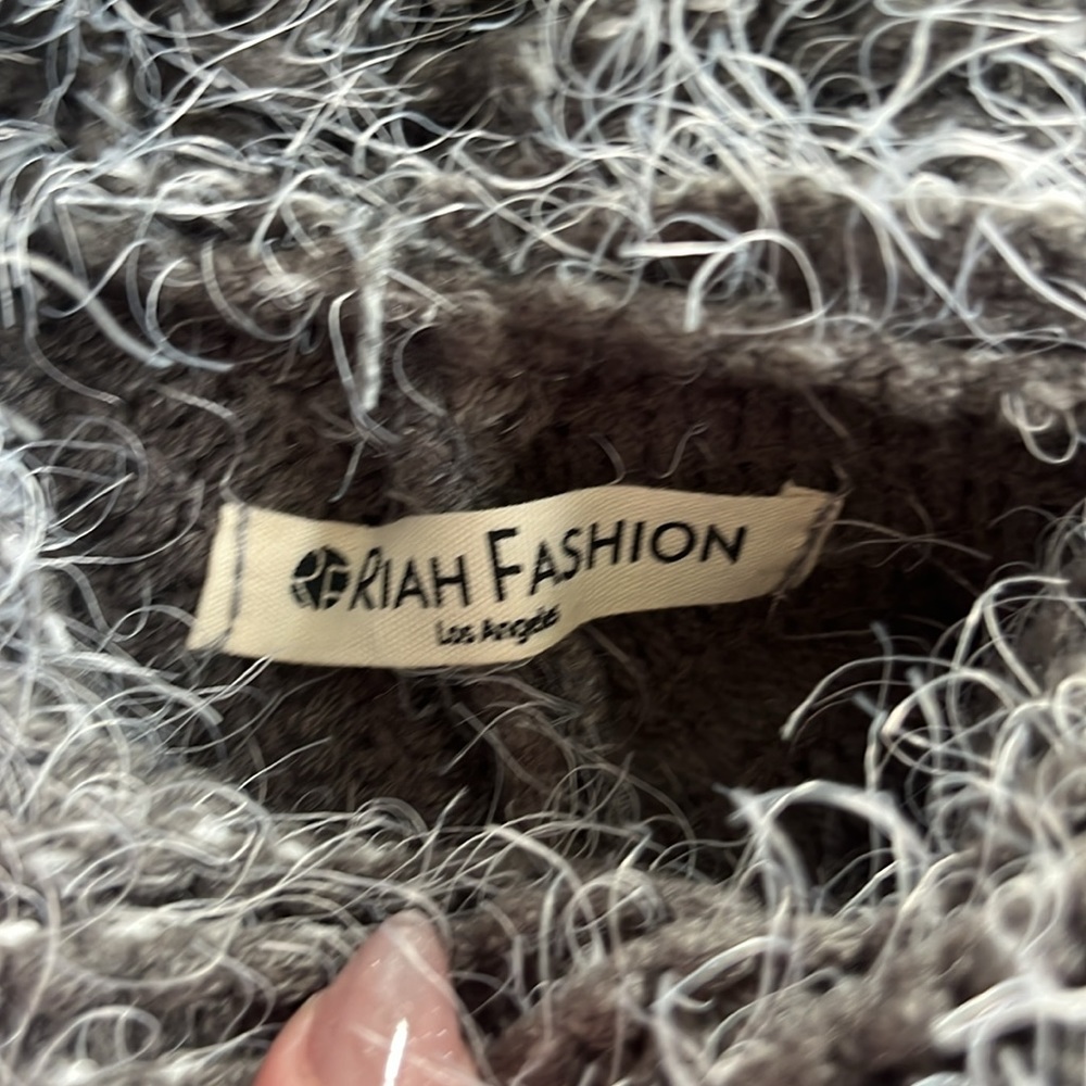Sweater Cape. OSFM - Picture 4 of 5